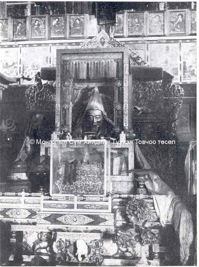 Mummy of an eminent lama (Yonzon khamba?), Forbáth, L., A megujhodott Mongolia. Franklin. A Magyar Földrajzi Társaság Könyvtára. Budapest 1934, p. 8. Mummy of an eminent lama (Yonzon khamba?), Forbáth, L., A megujhodott Mongolia. Franklin. A Magyar Földrajzi Társaság Könyvtára. Budapest 1934, p. 8.